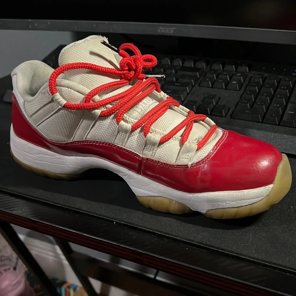 Jordan 11 Cherry Low (2015) - Picture 5 of 10